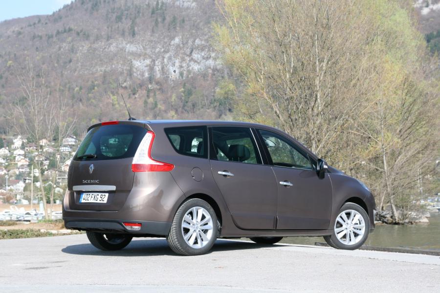  Renault Grand Scenic 2009 года  (фото 21 из 65)